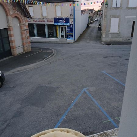 Chic Et Relax Hotel Montmarault Exterior foto